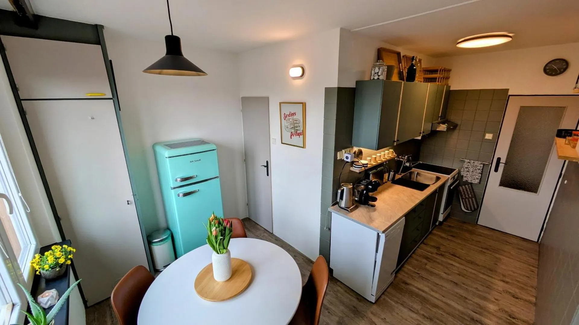 Stylish Prague 6 Apartment With Balcony
