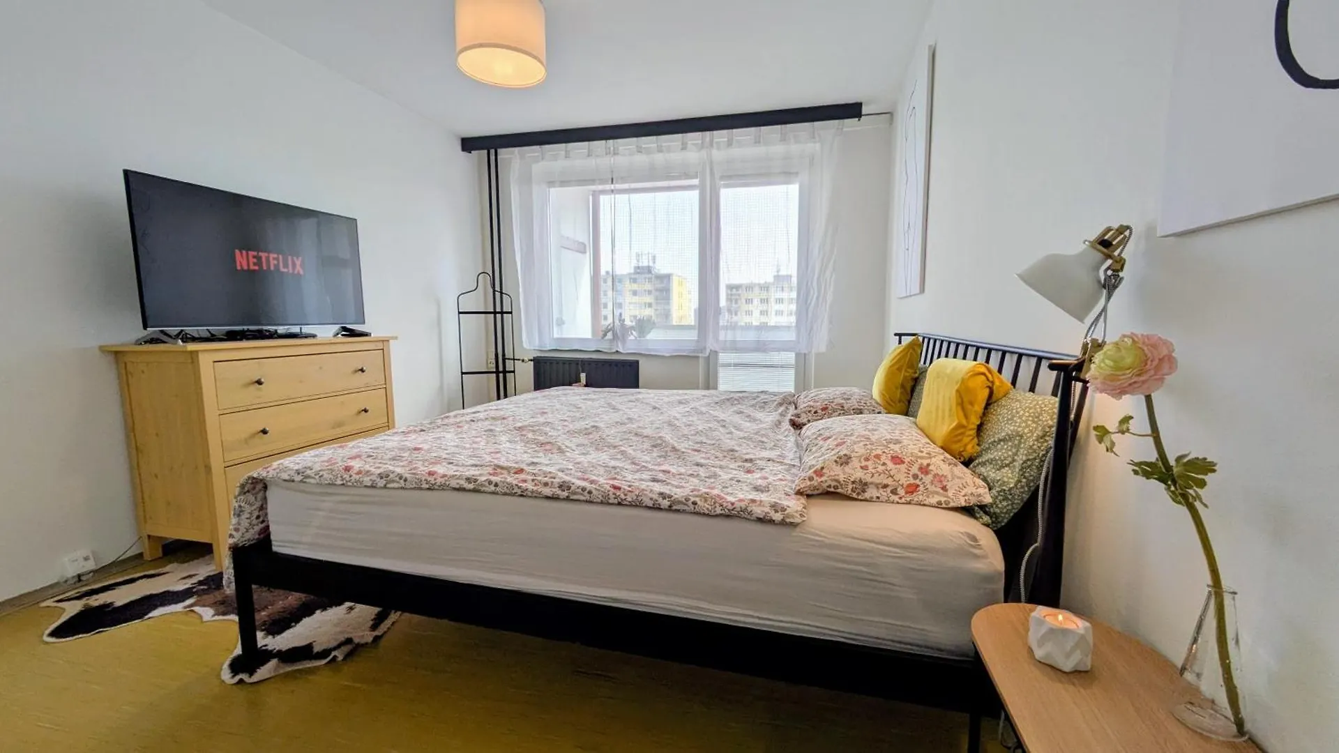 Stylish Prague 6 Apartment With Balcony 捷克