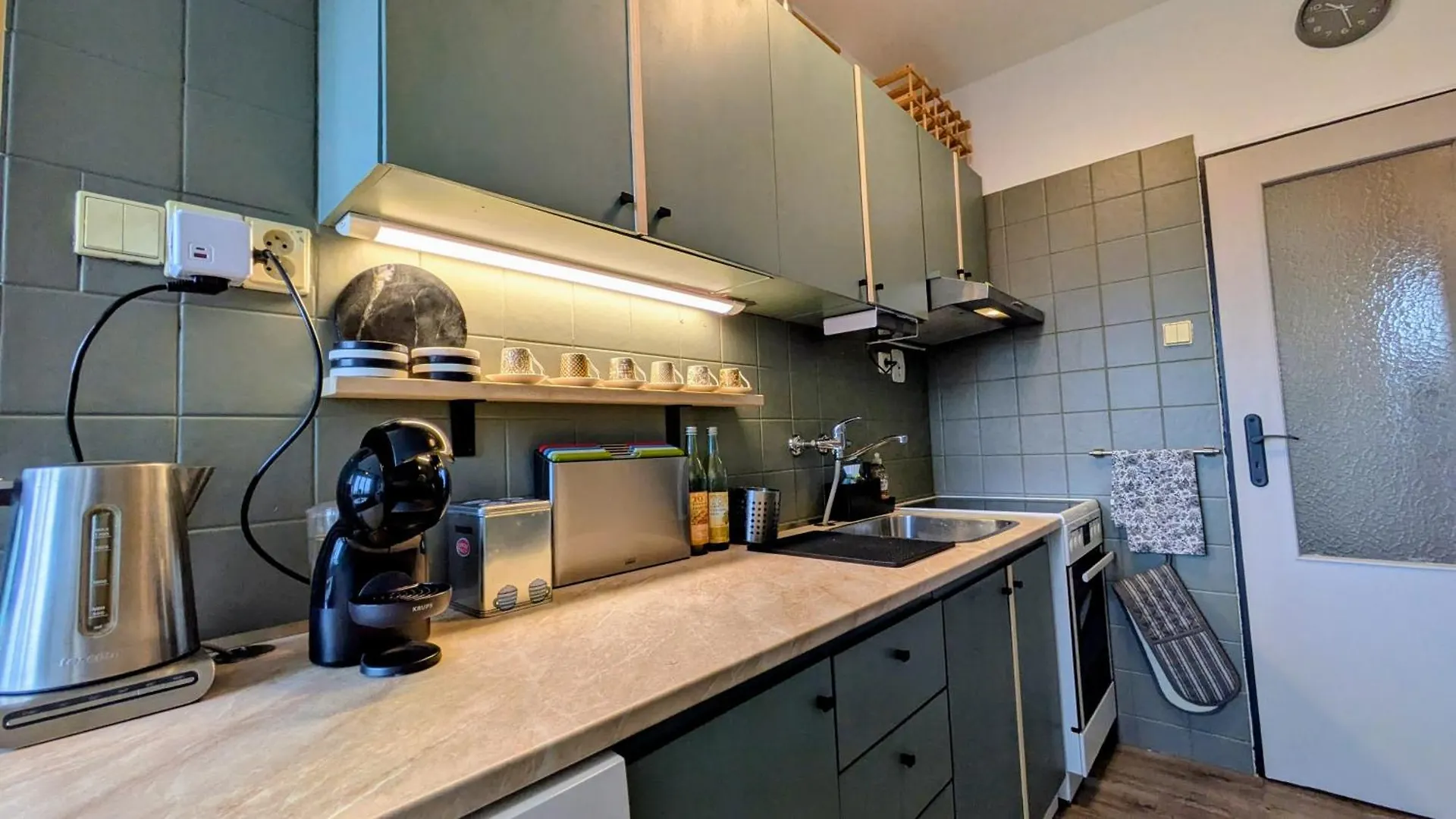 Stylish Prague 6 Apartment With Balcony 捷克